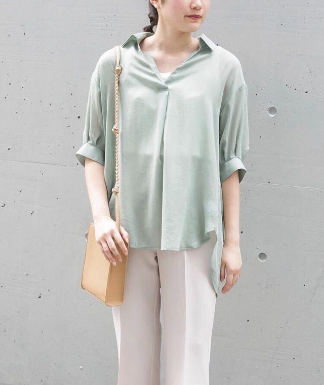 バックボタンなロングシャツ