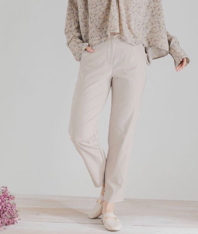 ストレッチスリムテーパードパンツ