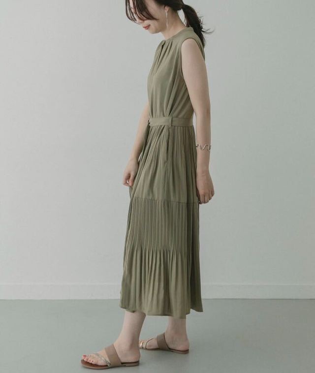 Wプリーツノースリワンピース