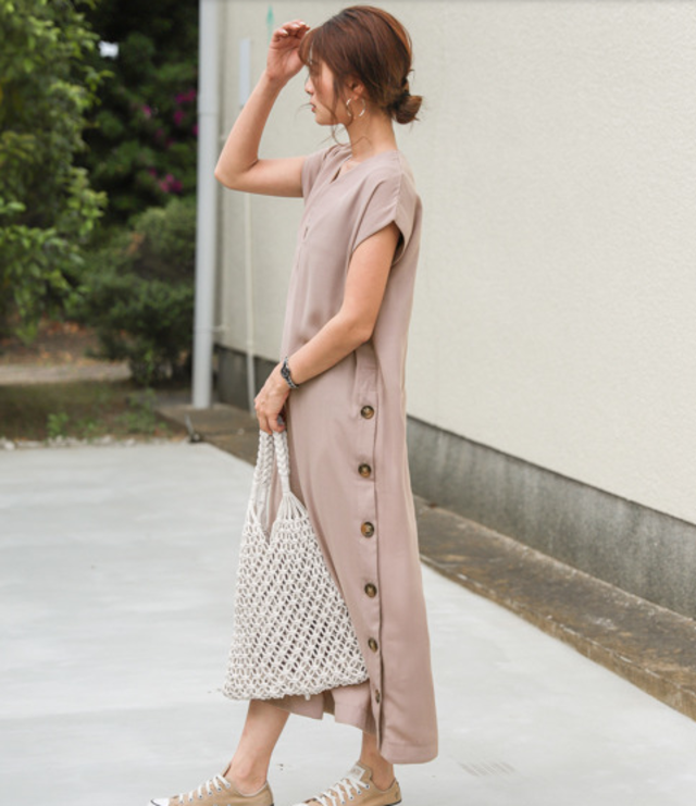 ボタンスリットワンピース