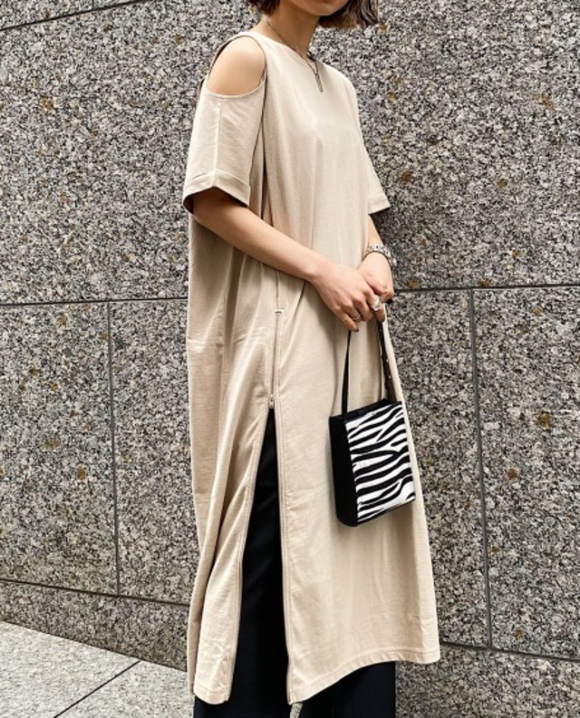 オープンショルダーZIPワンピース