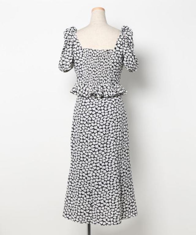 【ZOZOTOWN限定販売】ペプラムトップスとスカートのセットアップ