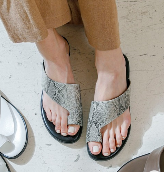 トングフラットサンダル