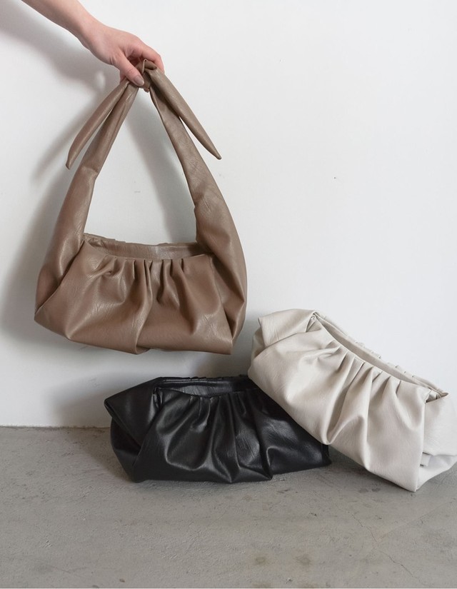 2WAYショルダー付きギャザークラッチバッグ