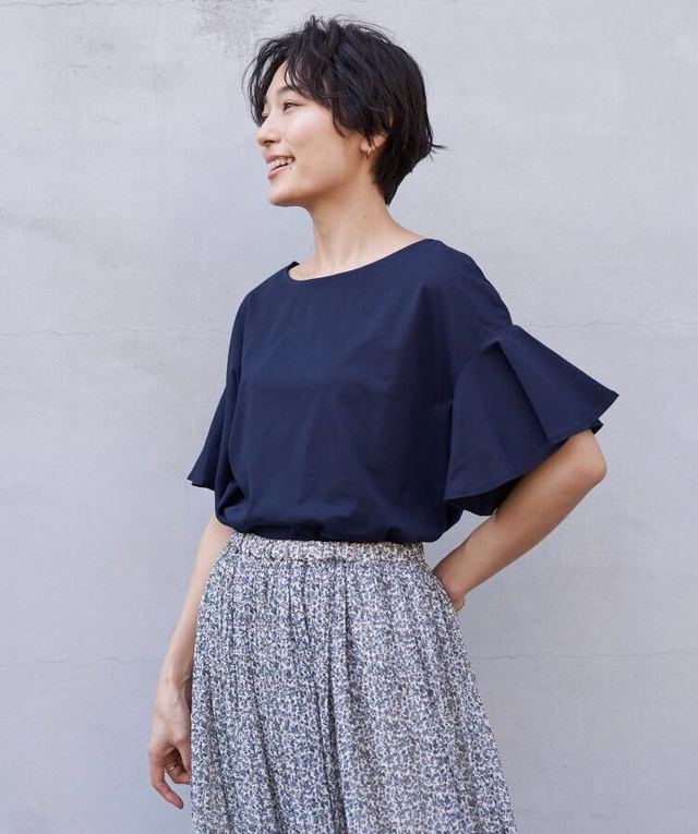 袖フレアクルーネックカットプルオーバー