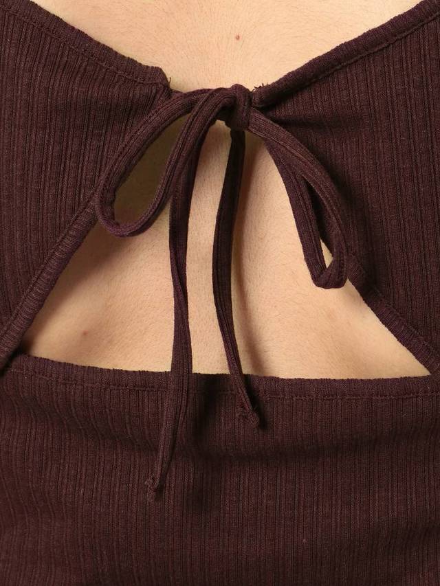 バックシャンデザインカットソー