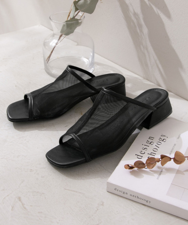 メッシュシアーサンダル