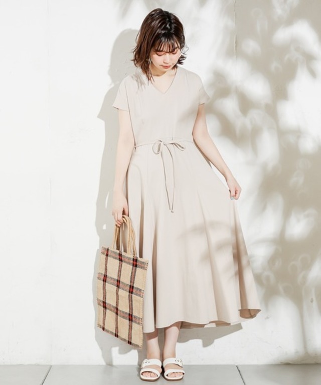 美シルエット細リボンカットフレアワンピース