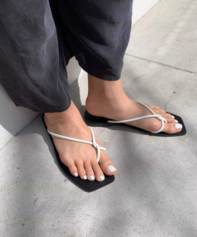 ヴィアジェイ　クロス紐ペタサンダル
