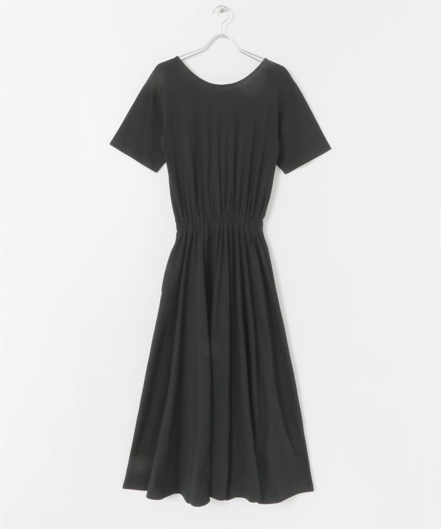 バックオープンカットワンピース