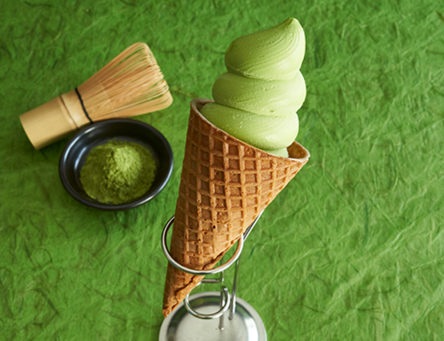 ウチカフェ 匠の濃い抹茶ワッフルコーン