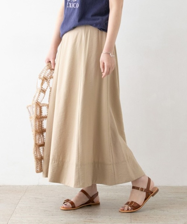 サテンフレアスカート