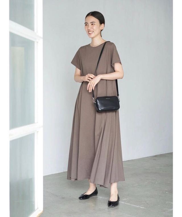 クルーネックフレアマキシワンピース