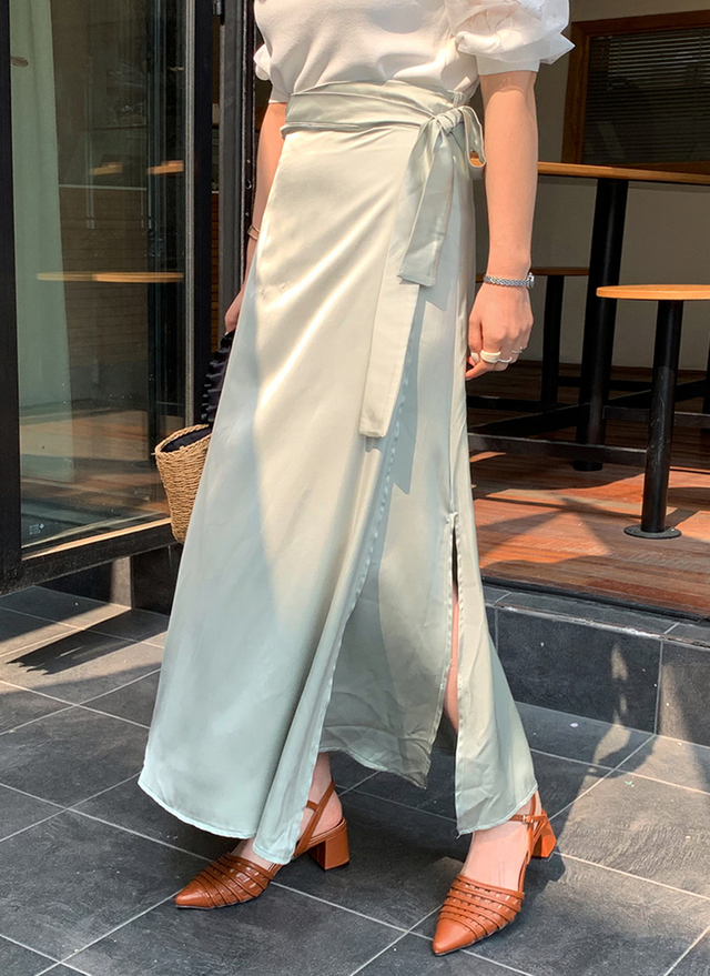 サテンラップスカート