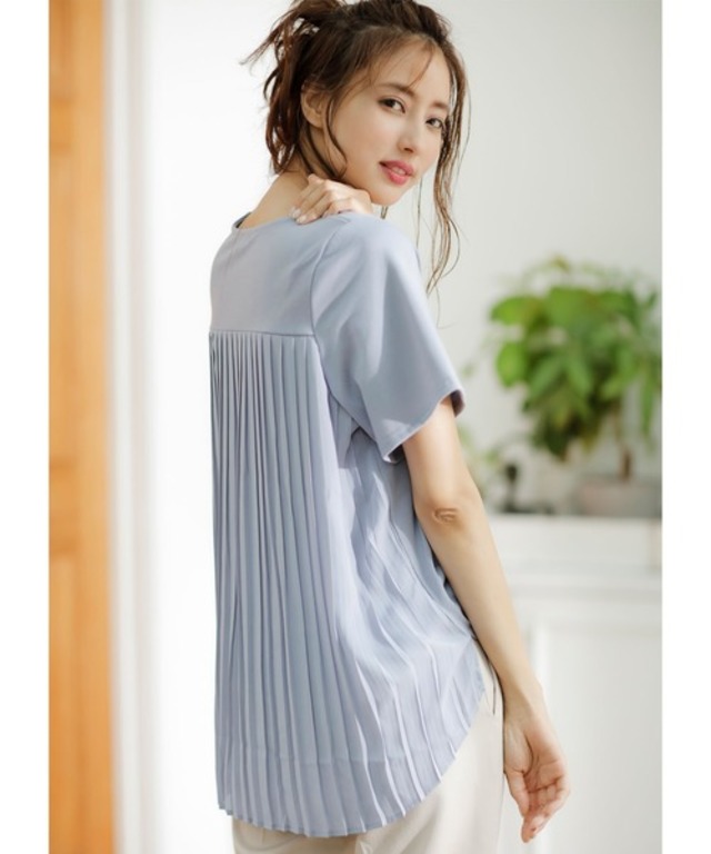 バックプリーツTシャツ