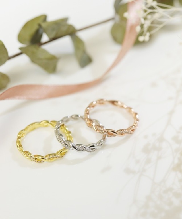 華奢なねじりCZダイヤリング