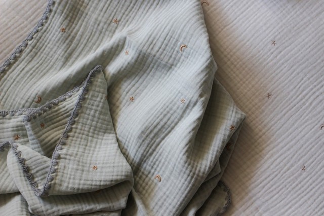 3重ガーゼブランケット星と月の刺繍（Sサイズ）