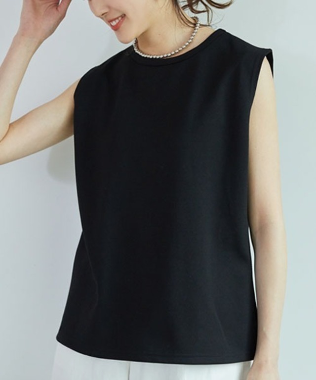 クルーネックノースリーブトップス