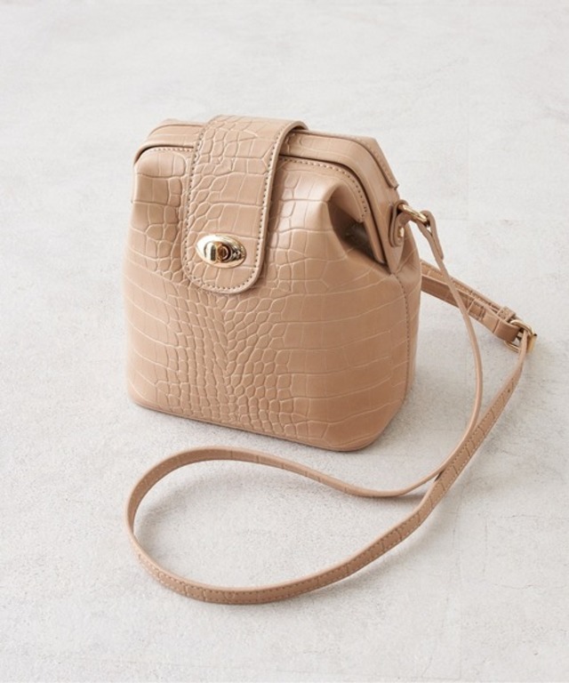 金具付きレトロショルダーバッグ