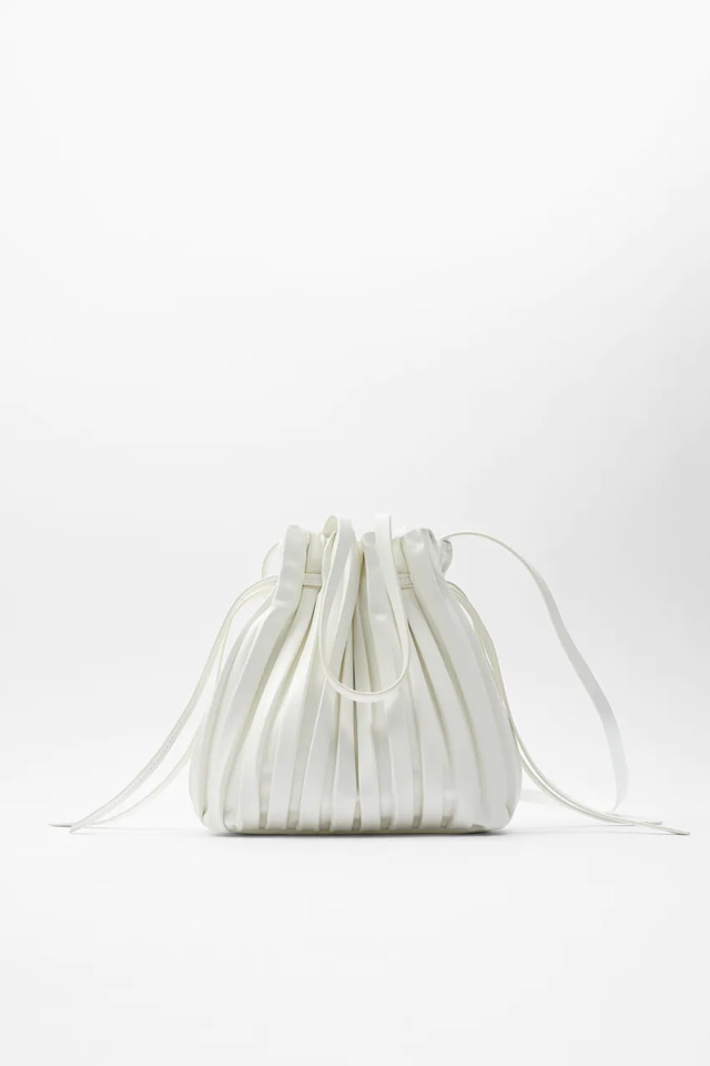 プリーツ加工入りミニバケットバッグ