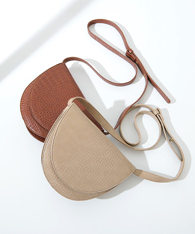 ハーフムーンショルダーバッグ