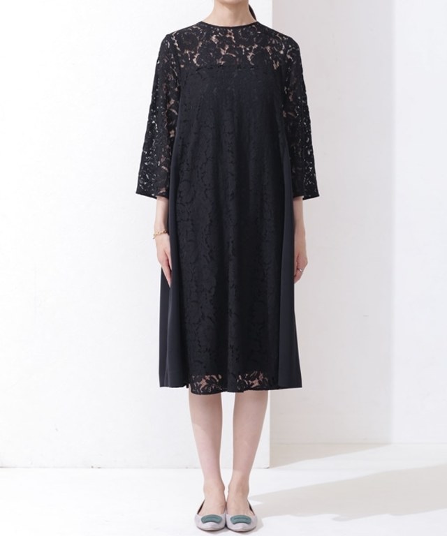 バックプリーツAラインレースワンピース