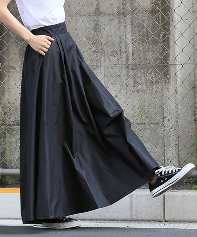 ウエストツータック入りフレアロングスカート