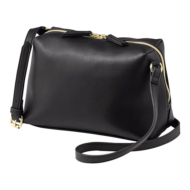 ライト＆ソフトレザータッチショルダーバッグ