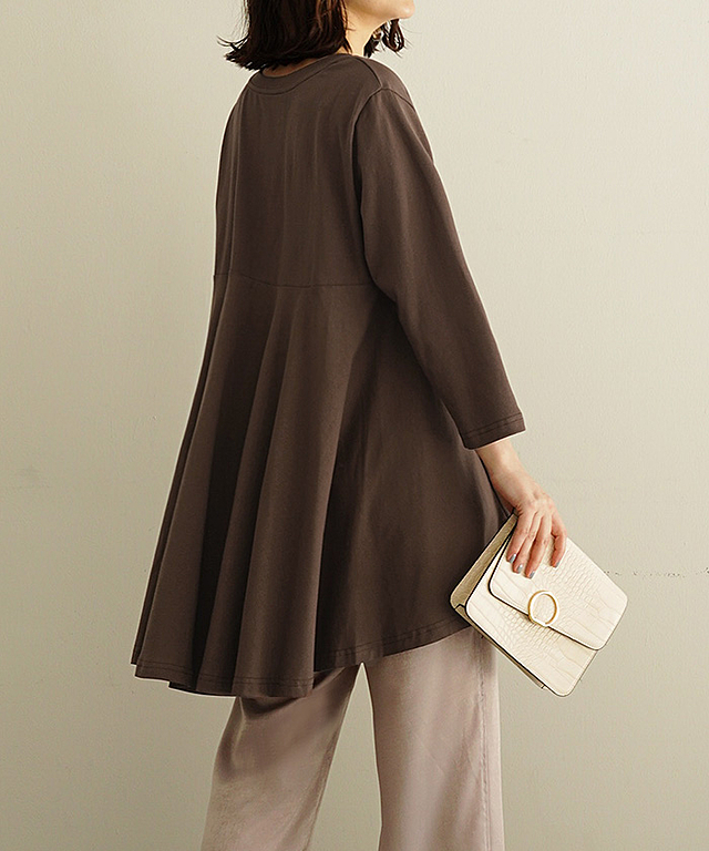 バックフレアTシャツ