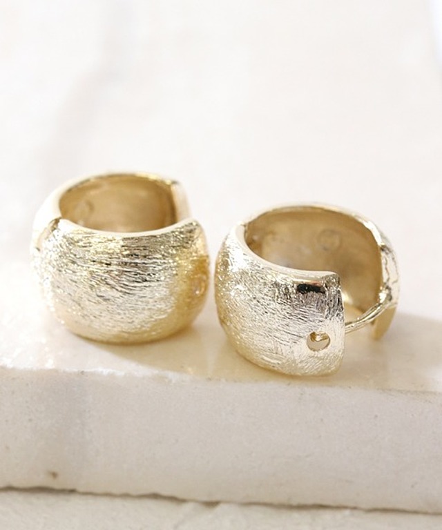 小振りシンプルピアス