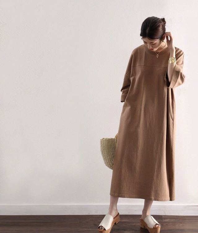 マキシ丈バックプリント無地フレアＴシャツワンピース(半端袖)