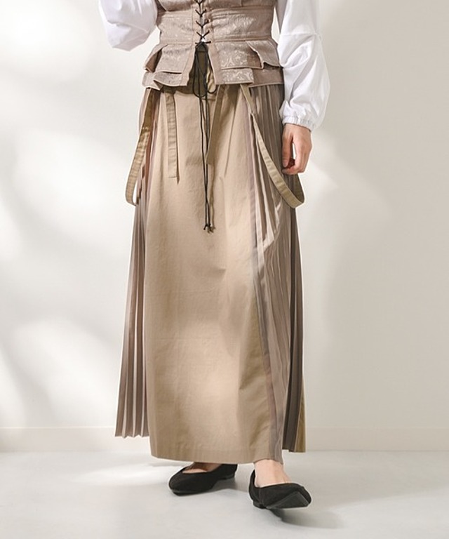 サスペンダー付きサイドプリーツスカート