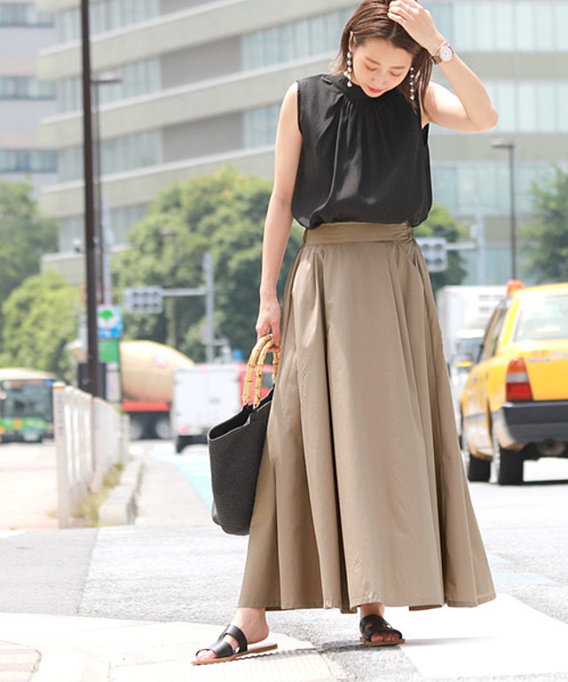 ウエストツータック入りフレアロングスカート
