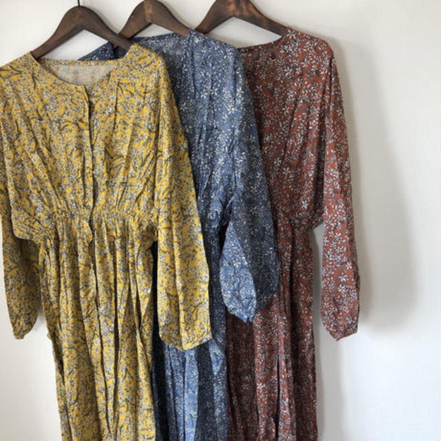 ウエストギャザー小花柄ガウンワンピース(3color)