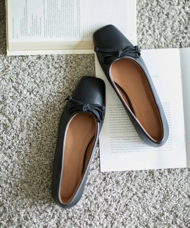 リボン付きスクエアトゥフラットシューズ