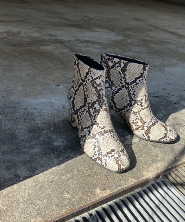 パイソン柄 ショートブーツ