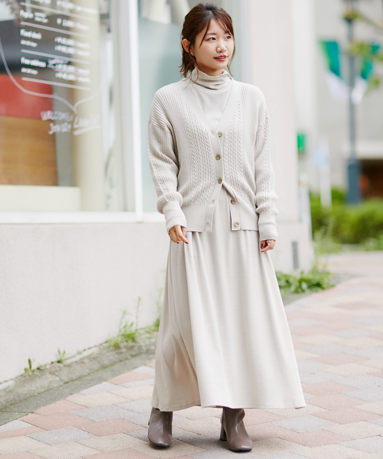 ライトベージュ