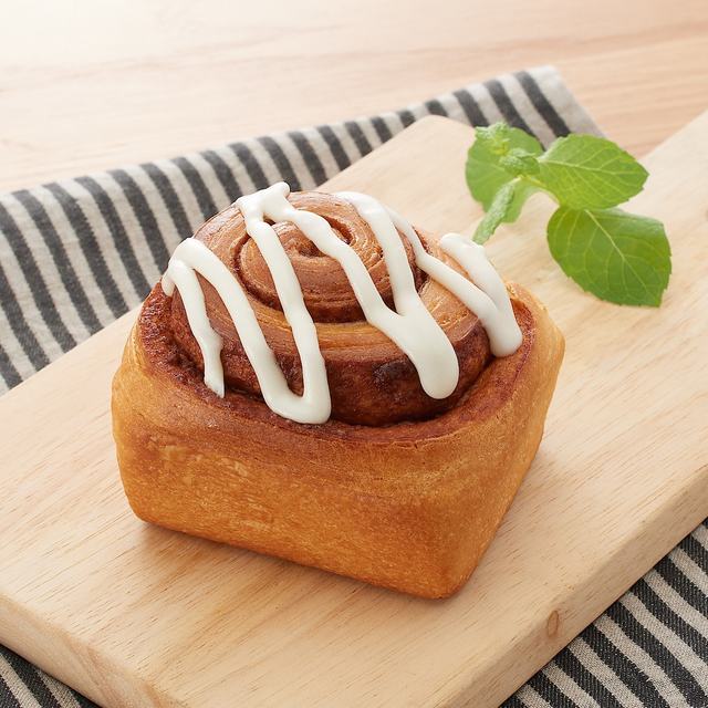 シナモンロール １個