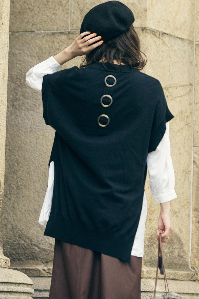 バックバックルニットベスト