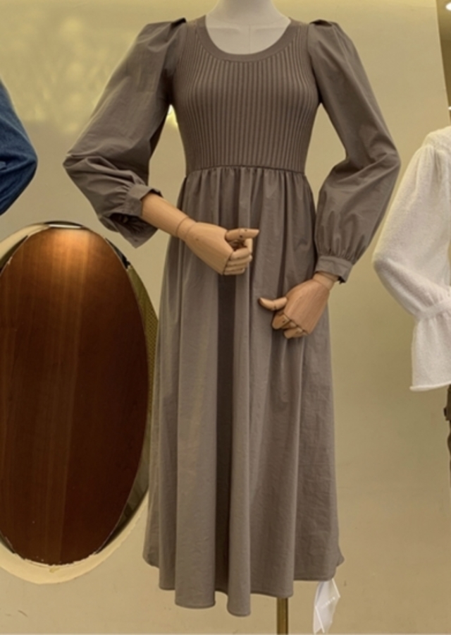 ラウンドネックプルオーバーワンピース