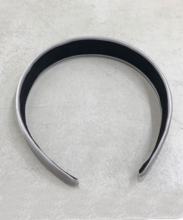 サテンカチューシャ