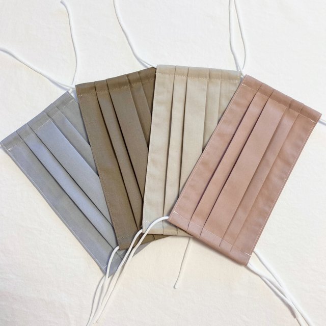 くすみカラーのプリーツマスク