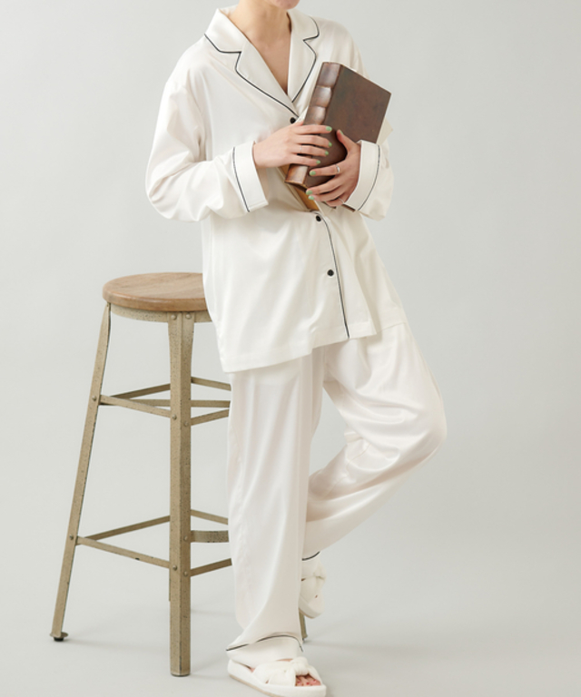 ストレッチサテンパジャマ　上下セット