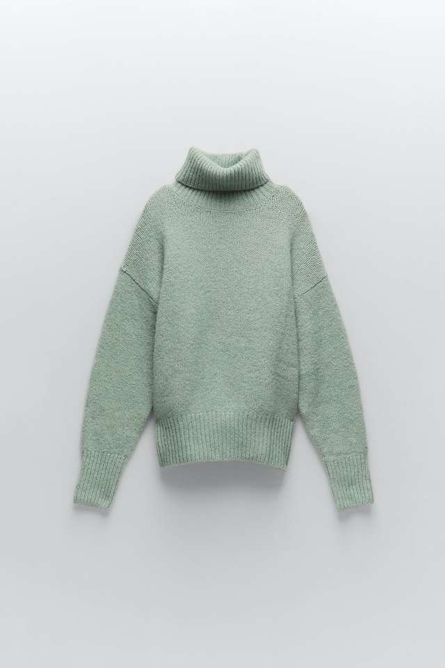 ハイネックニットセーター