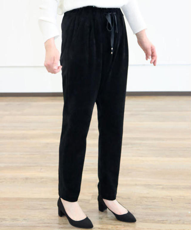 タックギャザーテーパードパンツ