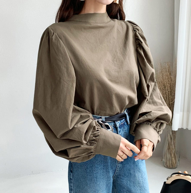 ラウンドパフブラウス