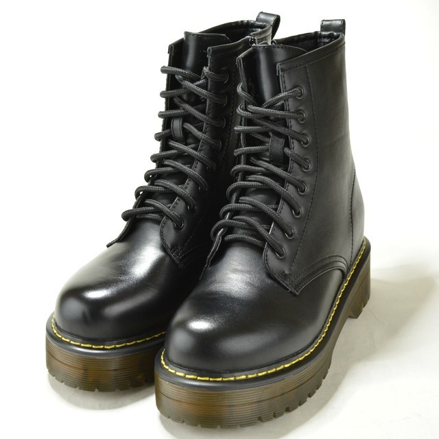 レースアップブーツ