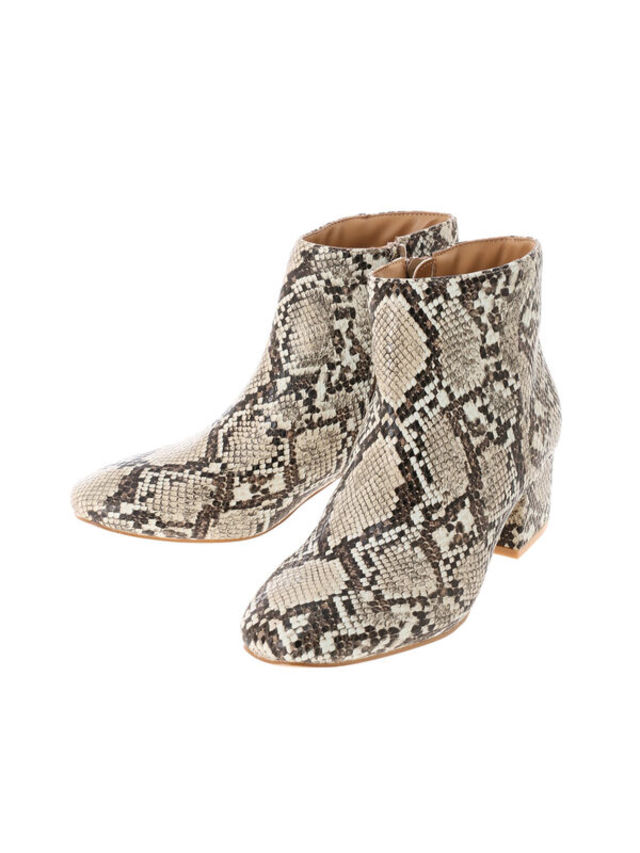 アンクルブーツ