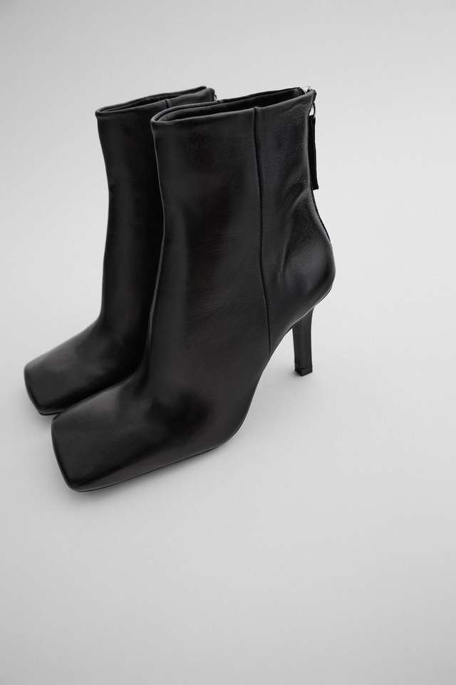 スクエアトゥハイヒールレザーアンクルブーツ