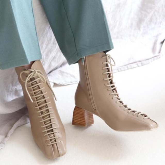 スクエアレースアップブーツ